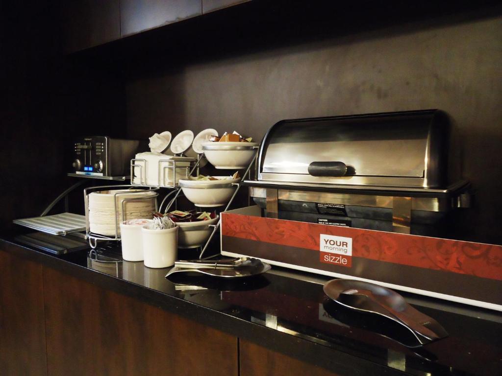 Comfort Inn Toronto City Centre Bagian luar foto