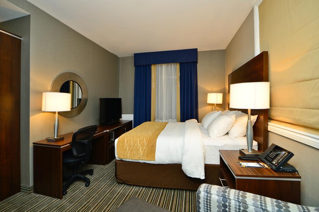 Comfort Inn Toronto City Centre Bagian luar foto