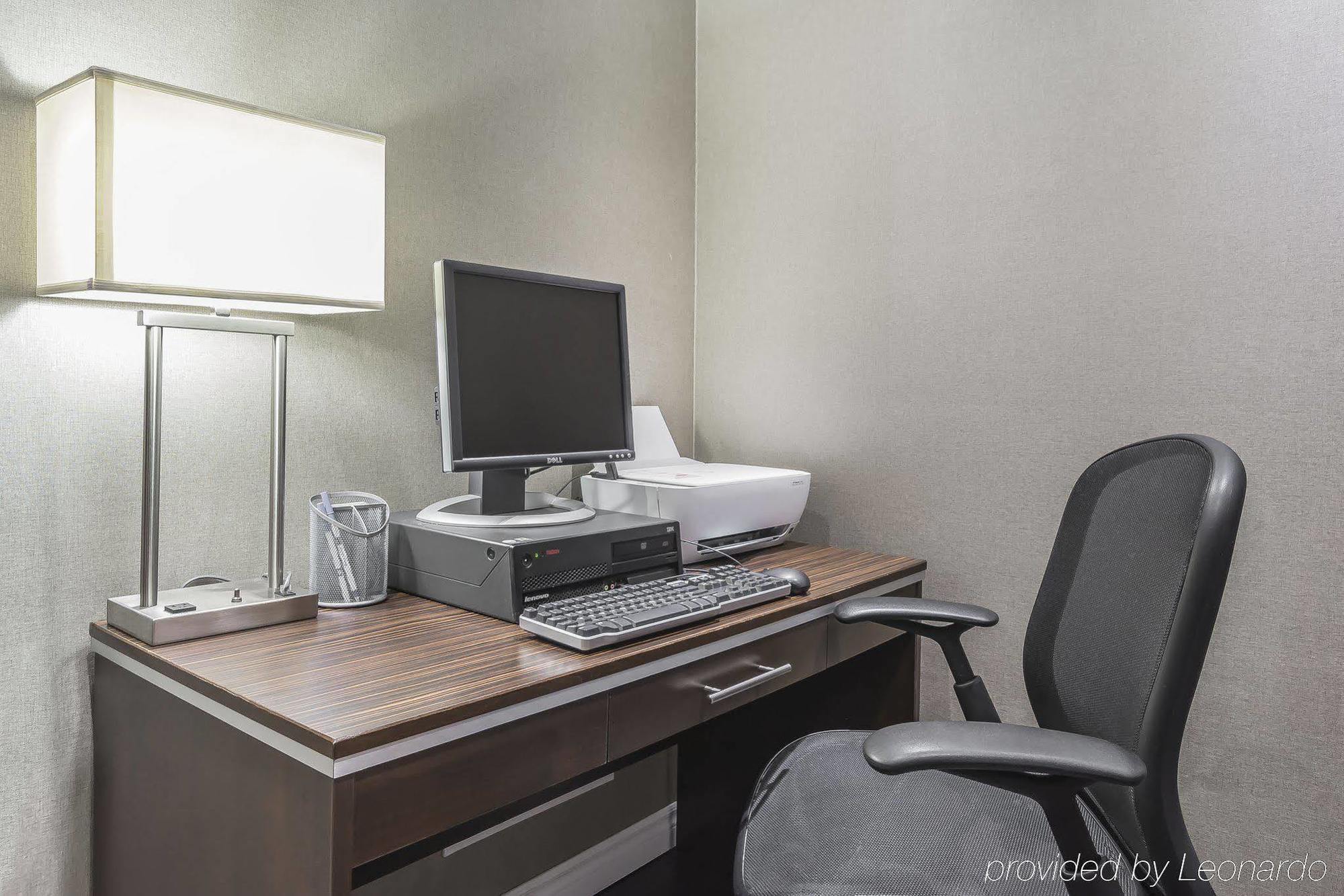 Comfort Inn Toronto City Centre Bagian luar foto