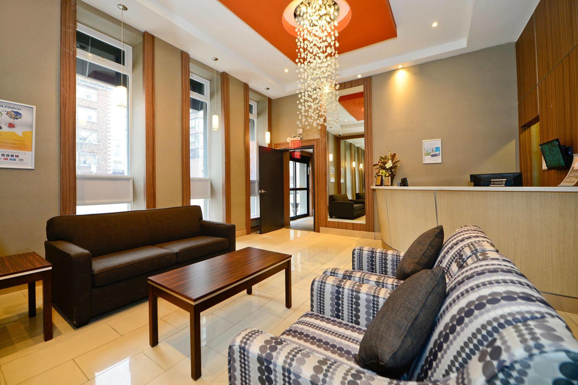Comfort Inn Toronto City Centre Bagian luar foto